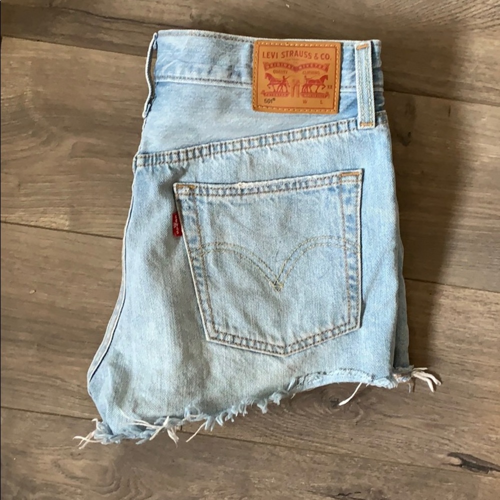 Levi’s 501 cut off shorts 27
